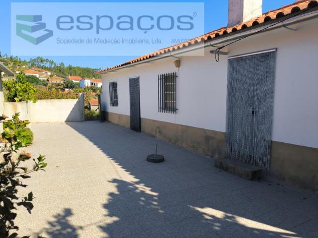Moradia com terreno envolvente Sobrainho da Ribeira