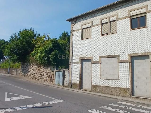 Moradia com terreno para construção em altura em Arcozelo, Barcelos