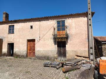 Moradia com terreno para reconstruir Roqueiro Estreito
