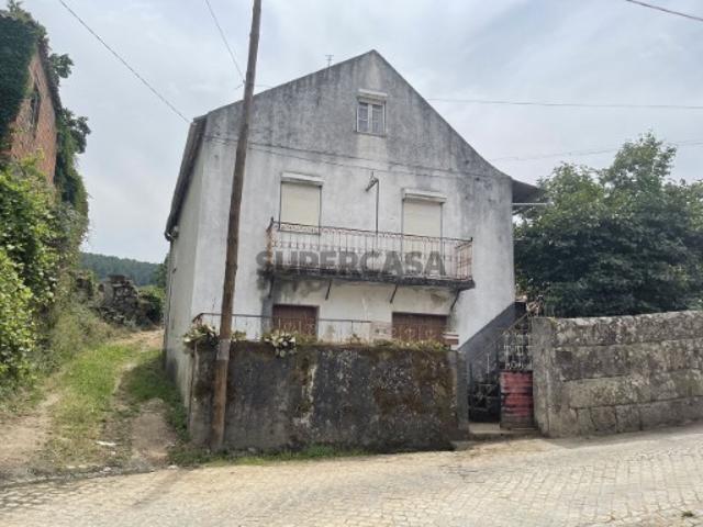 Moradia com terreno, situada em São Paio, muito próxima da cidade de Gouveia