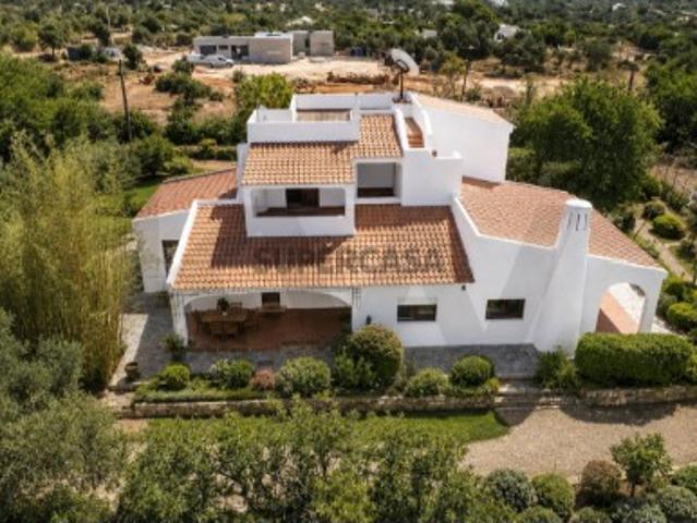 Moradia de campo com terreno de 9000m² e garagem