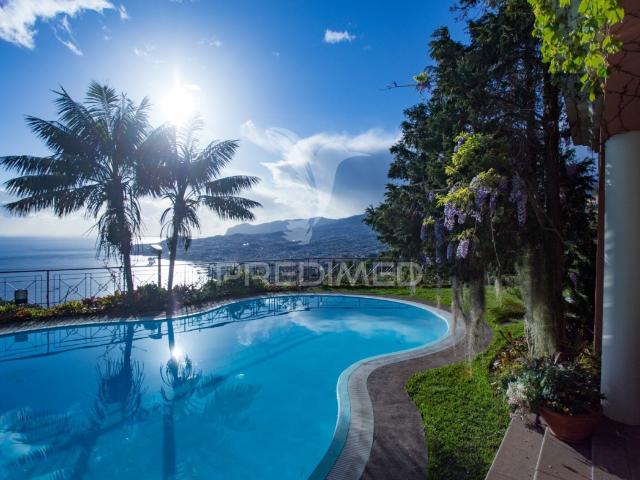 Moradia com vista deslumbrante para a cidade do Funchal