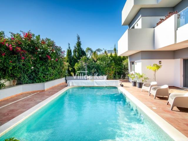 Moradia com vista mar e piscina para venda em Porto de Mós. 339m² São Gonçalo de Lagos