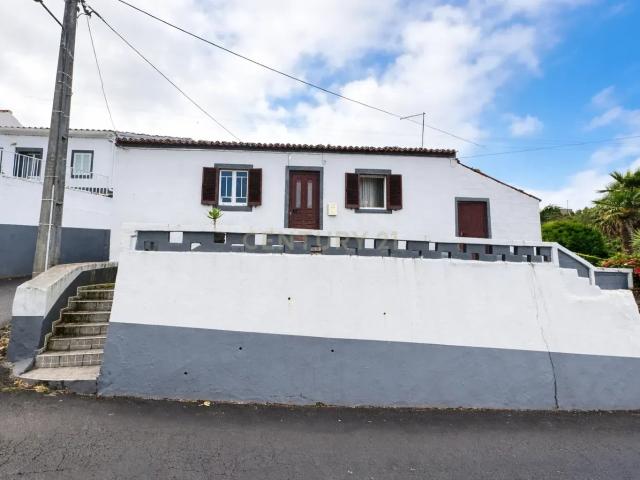 Moradia com vista mar no Nordeste – Rua do Cinzeiro, Pedreira