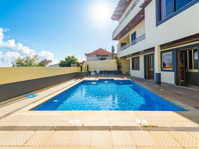 Moradia com Vista Mar, Piscina e Potencial Turístico – Funch. 360m² Arco Da Calheta