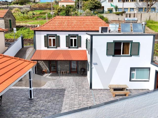 Moradia com vista para a Montanha e Oceano | Calheta, Madeir. 210m² Calheta