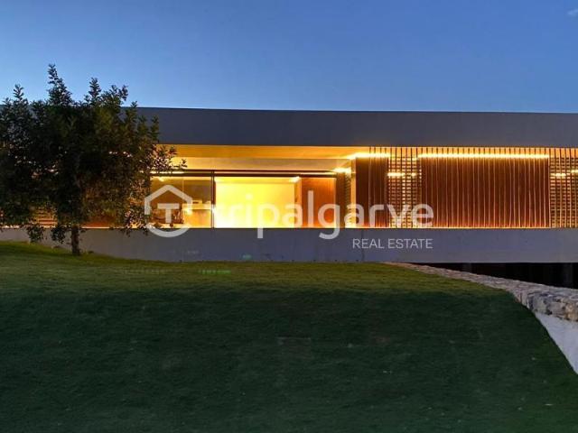Moradia com vistas deslumbrantes serra e mar, na zona de San. 608m² Santa Bárbara De Nexe