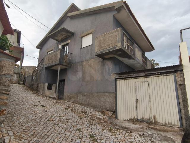 Moradia com Vistas para a Serra da Estrela + Ruína Contígua Possiblidade de ampliação | Excelente Investimento