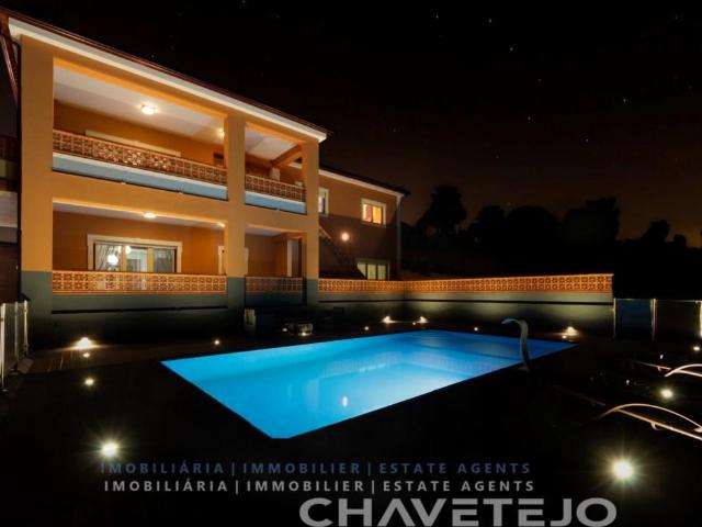 Moradia com acabamentos de luxo, mobilada e com piscina, par. 0m² Serra de junceira