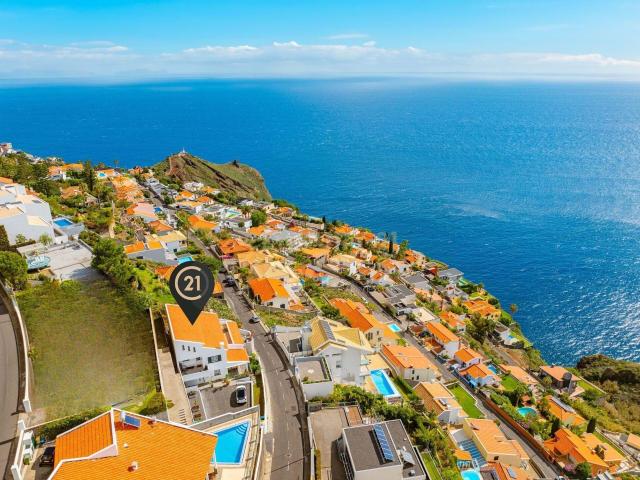 Moradia com AL Integrado e Vista Mar no Garajau