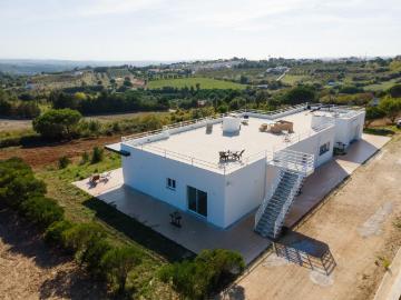 Moradia com amplo terreno e vista deslumbrante de campo e se. 214m² Carvalhal