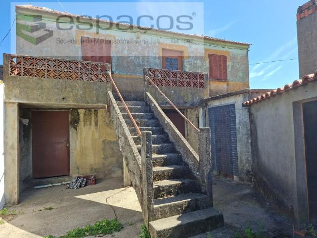 Moradia com Anexos e Terreno Aldeia do Catrão