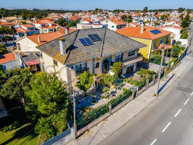 Moradia em Belverde | 275 m² de espaço, versatilidade e potencial de rentabilização