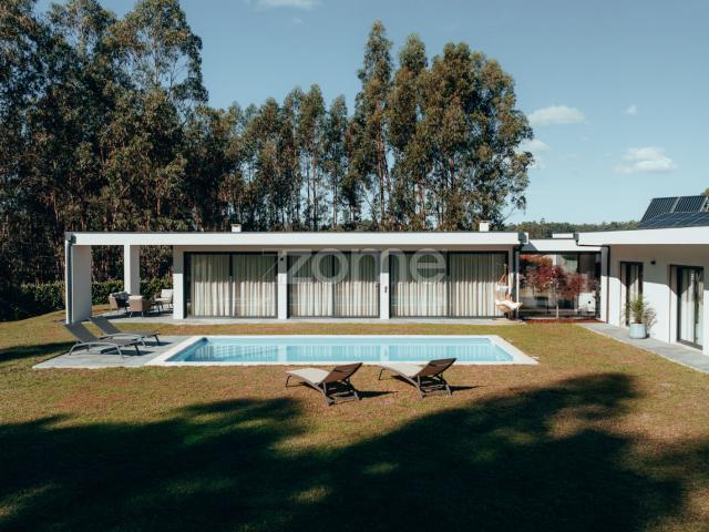 Moradia com Arquitectura Moderna de Luxo com piscina em Fafe