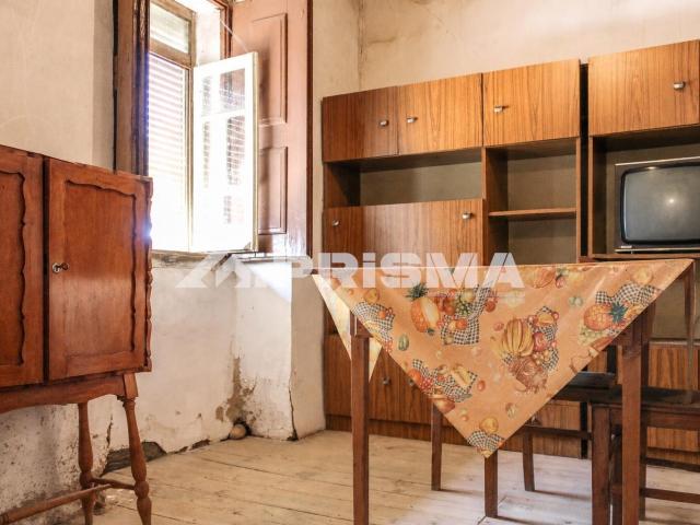 Moradia com Cave, Sótão e Logradouro para Venda em Cebolais de Cima, Castelo Branco