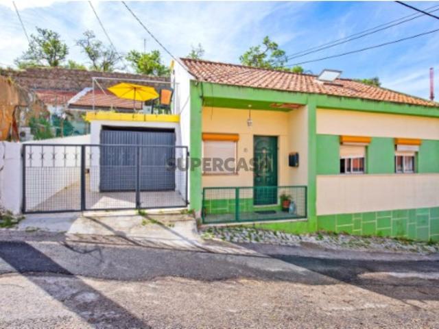 Moradia com jardim e charme histórico em Setúbal