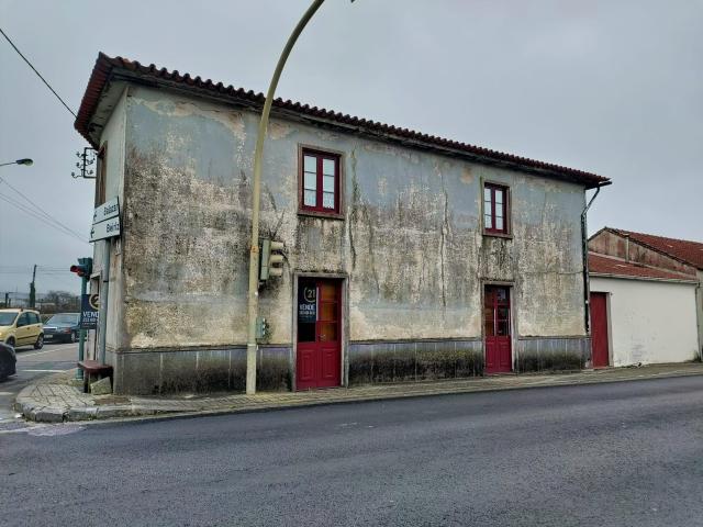 Moradia com Comércio em Amorim, Póvoa de Varzim Uma Oportunidade Única!