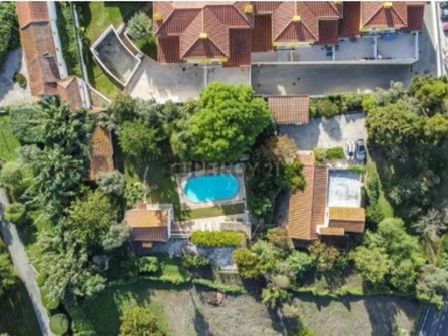 Moradia T3, piscina e com construções de apoio, localização privilegiada e privacidade, em Palmela
