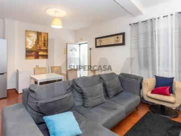 Moradia com Dois Apartamentos Independentes T3 + T2 | Elevado Potencial de Investimento | Loures