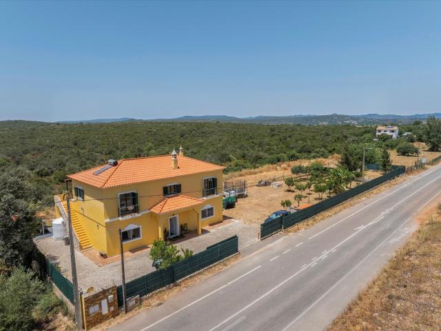 Moradia com Duas Unidades Independentes e Terreno Espaçoso p. 266m² Loulé São Sebastião