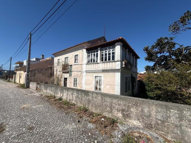 Moradia com elevado potencial na Marinha Grande – Oportunidade de investimento