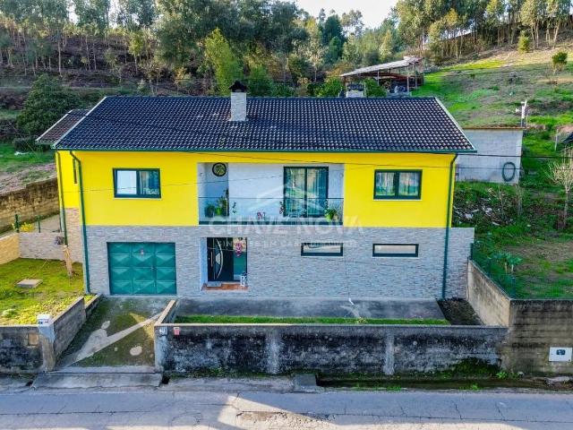 Moradia com Entradas Independentes no Fial | 330.000€