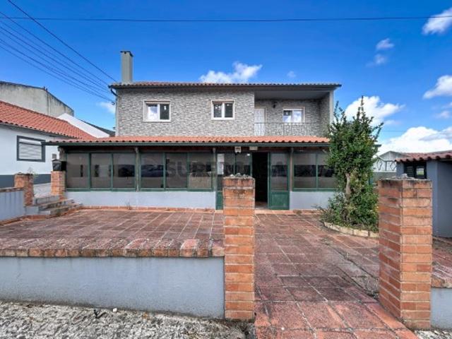 Moradia com Espaço Comercial | Casais da Ponte Caldas da Rainha