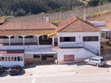 Moradia com Espaço Comercial e Armazém 321m² Cadaval e Pero Moniz