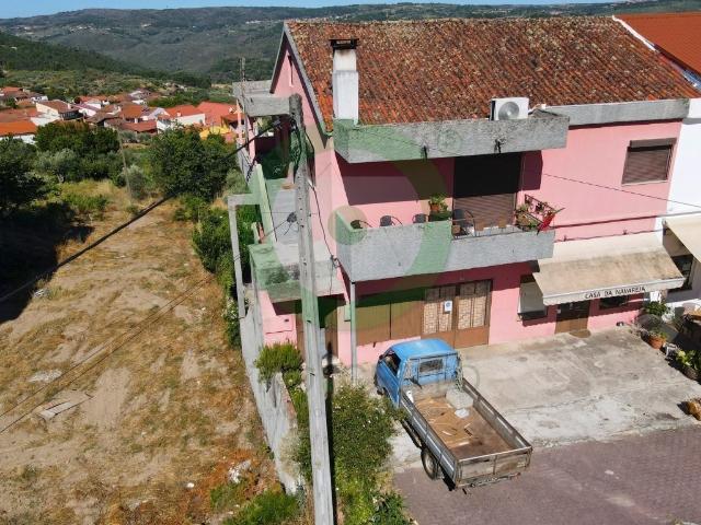 Moradia com Espaço Comercial, Piscina e Churrasqueira – Excelente Oportunidade em Rebordelo
