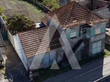 Moradia com Excelente Potencial de Remodelação!