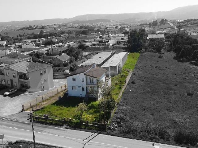 Moradia com excelente potencialApresentamos esta moradia par. 0m² Lamas e Cercal