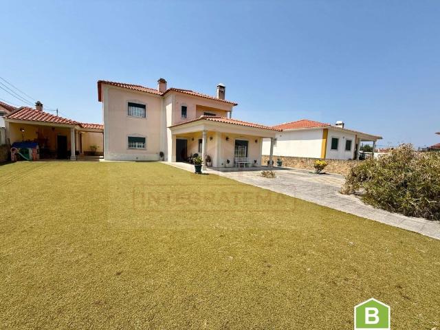 Moradia com garagem e jardim espaçoso entre Caldas da Rain. 180m² Gaeiras