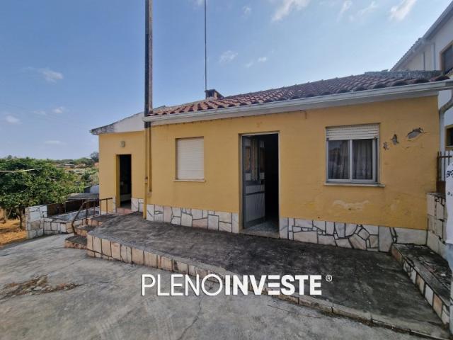 Moradia com garagem e terreno em Vale de Açor