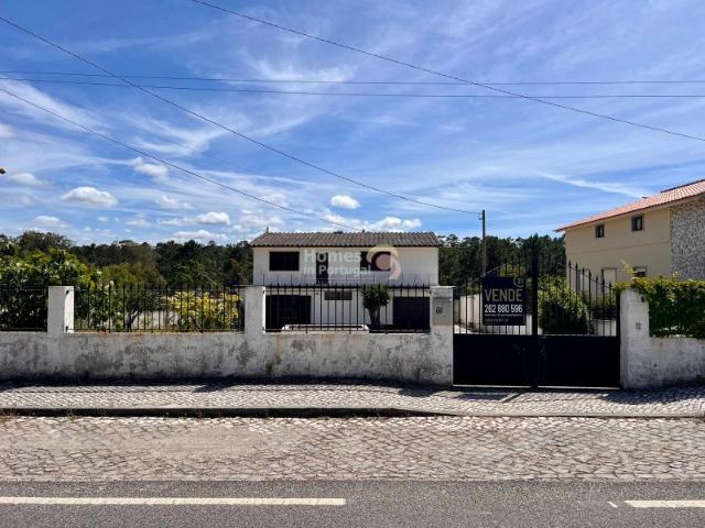 Moradia com Grande Potencial na Foz do Arelho | Lote de ~1000m² | 350.000€