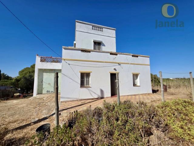 Moradia T2 com Vista para Mar e Ria Formosa e Potencial de Renovação