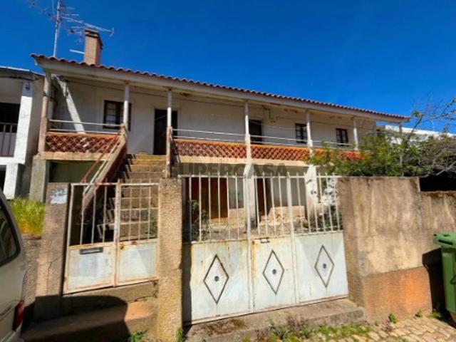 Moradia com Grande Potencial e Espaço Exterior Mata da Rainha, Fundão