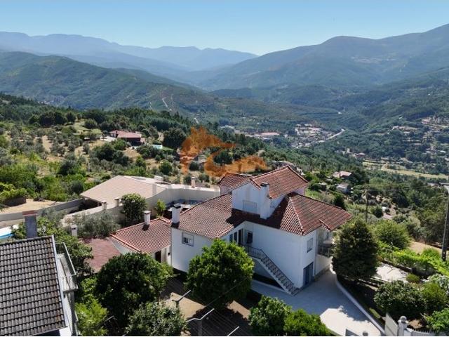 Moradia com jardim e garagem em Santa Ovaia, Oliveira do Hospital
