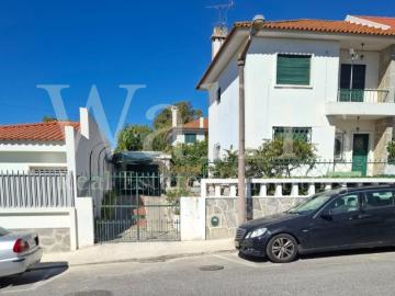 Moradia com jardim para renovar em Alvalade | Wallis Real Estate