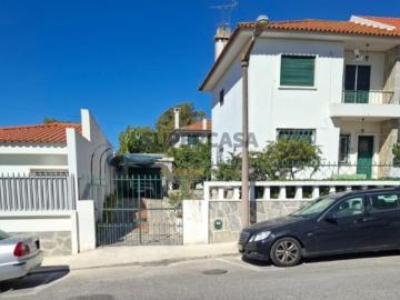 Moradia com jardim para renovar em Alvalade | Wallis Real Estate
