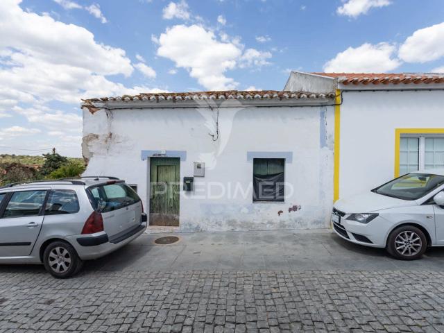 MORADIA COM LOGRADOURO NO TORRÃO DO ALENTEJO