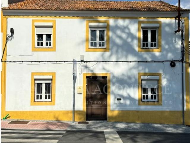 Moradia com Logradouro/Quintal no Coração do Crato a precisar de recuperação