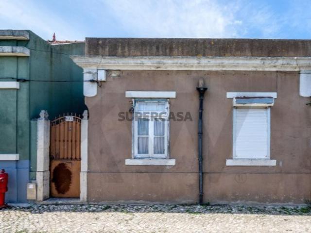 Moradia com lote de 180m2 para Reabilitação