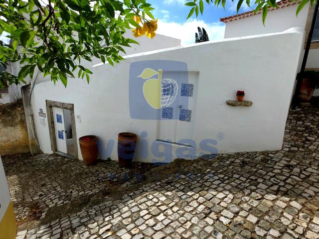 Moradia com Pequena Piscina nas Muralhas de Óbidos