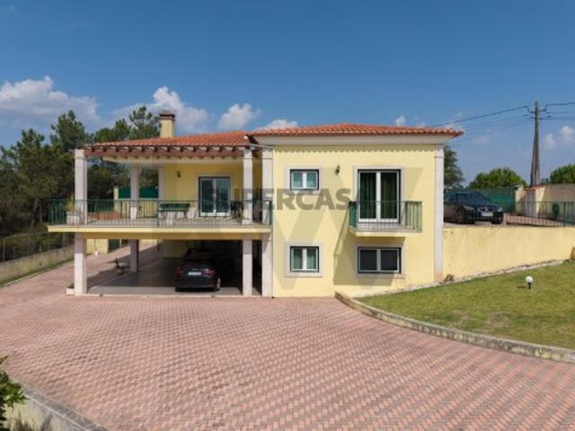 Moradia com piscina na Benedita