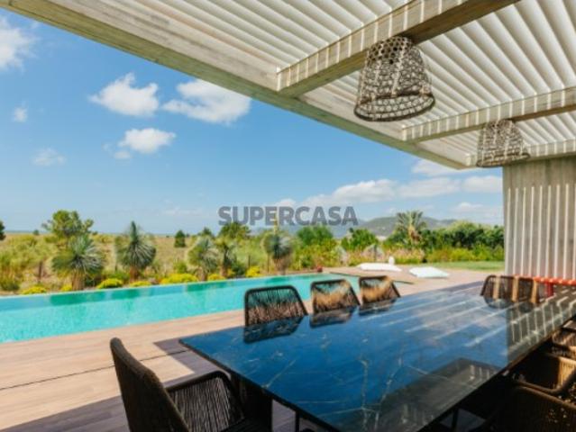 Moradia com Piscina na Primeira Linha de Praia em Tróia