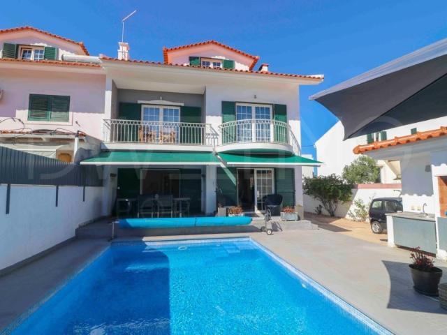 Moradia com piscina na Quinta das Patinhas