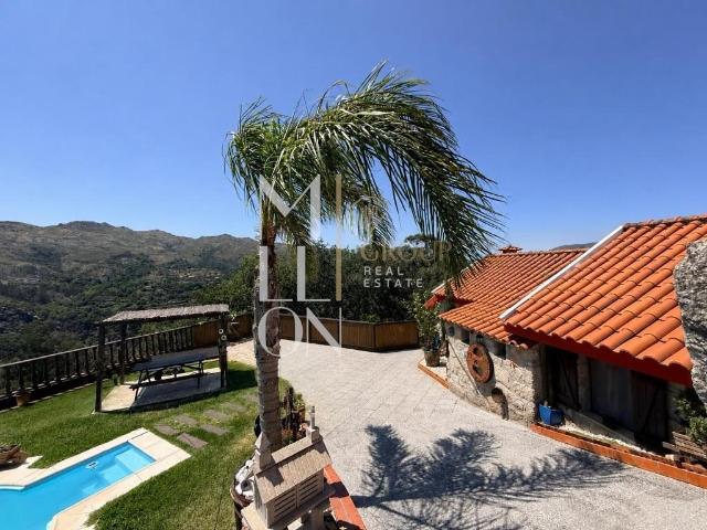 Moradia com piscina no coração do Soajo