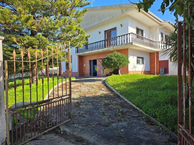 Moradia com Piscina, Anexo de Festas e Jardim — a 10 minutos. 278m² Vidais