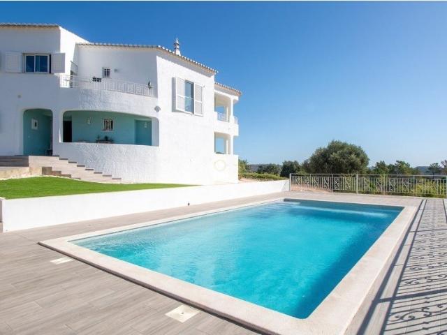 Moradia com Piscina Aquecida em 1,5ha de Terreno, Lagos 250m² Barão De São Miguel