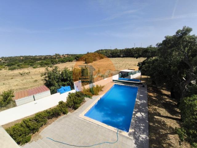 Moradia Com Piscina Com Terreno De 19.860 M² Vista Mar. 260m² Castro Marim